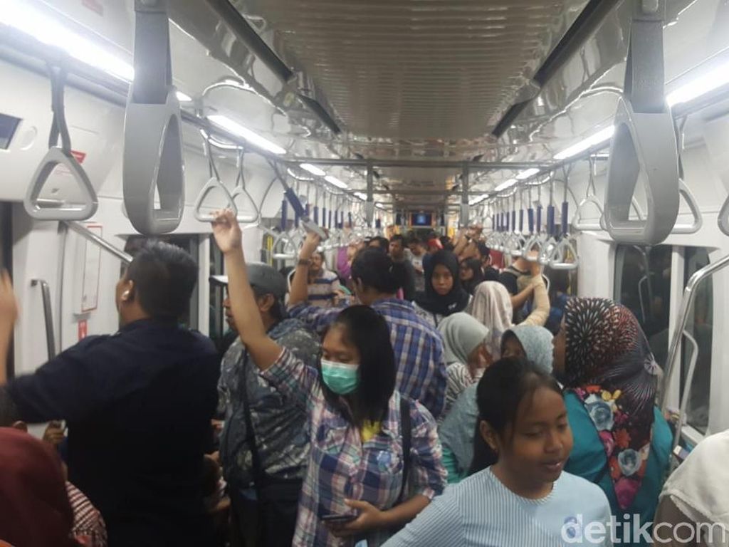 Fahri Hamzah Prediksi Tarif MRT Tak Akan Murah Fahri Hamzah Prediksi Tarif MRT Tak Akan Murah