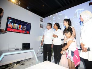 Menteri Rini Terus Dorong Masyarakat Digital Indonesia Menteri Rini Terus Dorong Masyarakat Digital Indonesia