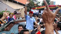 Berkopiah Merah, Sandiaga Uno Sapa Warga Jakarta Utara