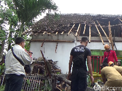 Puting Beliung Rusak Enam Rumah dan Dua Toko di Lumajang