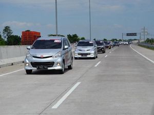 Saat Ratusan Toyota Avanza Buat Padat Tol Trans Jawa