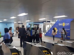 Video Antusiasme Pengguna MRT di Hari Pertama Pemberlakuan Tarif