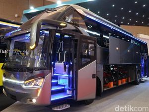 Bus Anyar Karoseri Laksana Ini juga Muat 6 Motor