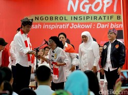 Seorang Nenek Paksa Naik Panggung saat Jokowi Pidato di Banyuwangi