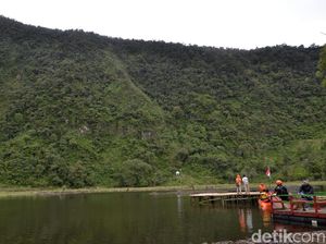 Foto: Telaga Eksotis di Kaki Pegunungan Pekalongan Foto: Telaga Eksotis di Kaki Pegunungan Pekalongan