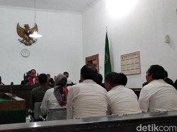 Sidang Tuntutan Sunat Dana Bansos Sekda Tasikmalaya Ditunda