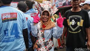 Aksi Para Relawan Prabowo-Sandi Saat Hadiri Kampanye Akbar