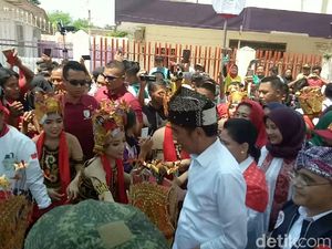 Kampanye di Banyuwangi, Jokowi Disambut Koor Simpatisan dan Relawan Kampanye di Banyuwangi, Jokowi Disambut Koor Simpatisan dan Relawan