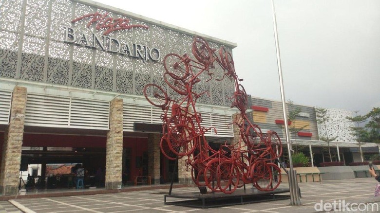 Tugu Sepeda Instagramable di Pasar Bandarjo Ungaran(Aji Kusuma/detikcom)