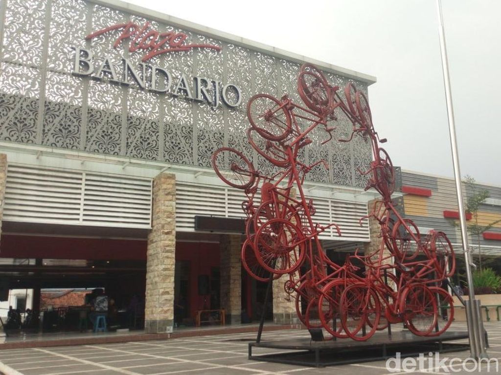 Tugu Sepeda Instagramable di Pasar Bandarjo Ungaran Tugu Sepeda Instagramable di Pasar Bandarjo Ungaran