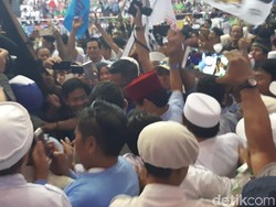 Disambut Selawat, Sandi Tiba di Kampanye Akbar di Jakarta Utara