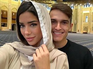 Foto di Masjid, Model Seksi Pacar Pemain Arsenal Denis Suarez Dihujat Foto di Masjid, Model Seksi Pacar Pemain Arsenal Denis Suarez Dihujat