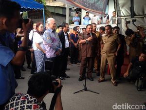 Kunjungi Lokasi Bom Sibolga, Mendag-Jaksa Agung Beri Bantuan Sembako