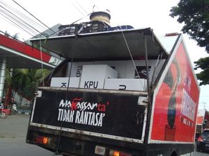 Viral Kotak Suara Diangkut Mobil Sampah, KPU Makassar Beri Penjelasan Viral Kotak Suara Diangkut Mobil Sampah, KPU Makassar Beri Penjelasan