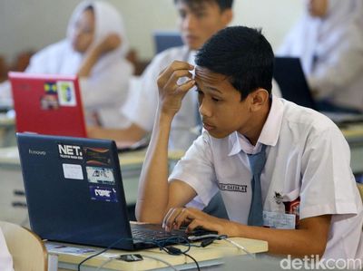 Wajah-wajah Serius Siswa di Hari Pertama UNBK