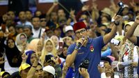 Begini Gaya Kampanye Sandi Sambil Ngevlog