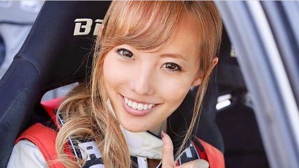 Potret Awano Kisaragi, Model Seksi Jepang yang Alih Profesi Jadi Pembalap