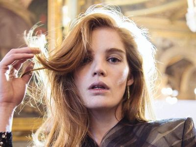 5 Fakta Si Seksi Alexina, Victorias Secret Angel Berambut Merah Pertama