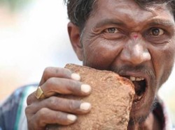 Hii Aneh! Orang-orang Ini Hobi Makan Batu, Sabun hingga Kertas