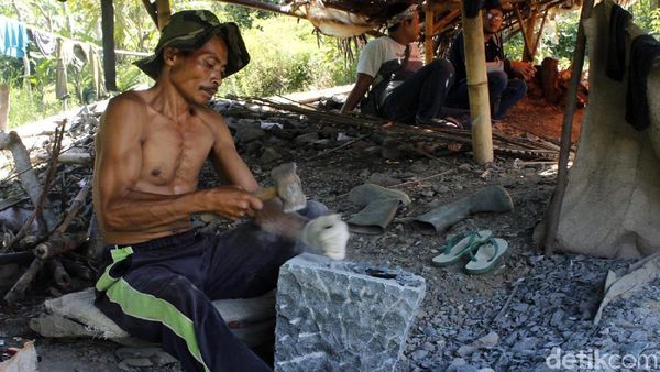 Mengintip Pembuatan Cobek Padalarang yang Tembus Internasional