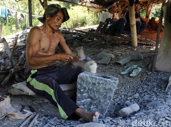 Mengintip Pembuatan Cobek Padalarang yang Tembus Internasional