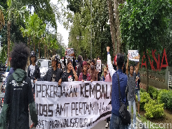 Massa Gelar Aksi Solidaritas Bagi Pekerja yang Bajak Tangki Pertamina