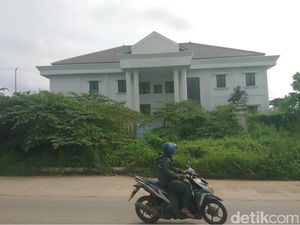 Tak Kunjung Dipakai, Gedung Anyar Kejari Cilegon Jadi Bak Hutan Tak Kunjung Dipakai, Gedung Anyar Kejari Cilegon Jadi Bak Hutan
