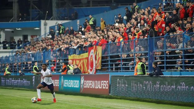 Sterling Tak Lelah Melawan Aksi Rasialisme