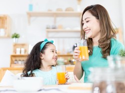 Lebih Baik Minum Teh atau Jus di Pagi Hari? Ini Menurut Ahli Gizi