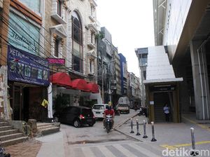 Geliat Bisnis di Bawah Rel MRT