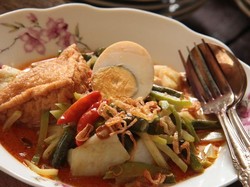 Pilihan Sarapan Kenyang Orang Kantoran, Nasi Uduk hingga Lonsay