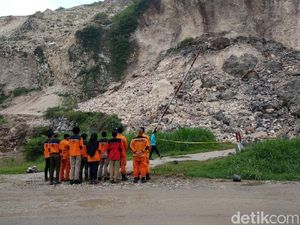 Longsor Gunung Kapur di Jember Murni Bencana Alam Longsor Gunung Kapur di Jember Murni Bencana Alam