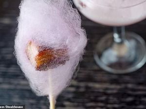 Mau Coba? Cotton Candy Ini Berisi Daging Perut Babi! Mau Coba? Cotton Candy Ini Berisi Daging Perut Babi!