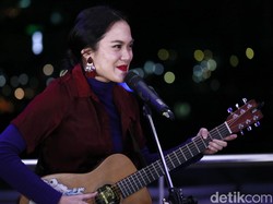 Tonton Aksi Sheryl Sheinafia Akustikan di Rooftop detikcom