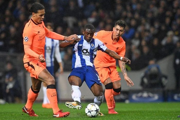 Bek Liverpool Virgil van Dijk berkukuh Porto tidak layak diremehkan. (Foto: Francisco Leong / AFP) Bek Liverpool Virgil van Dijk berkukuh Porto tidak layak diremehkan. (Foto: Francisco Leong / AFP)