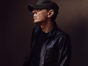 Scott Walker dan Virus Eksperimentalnya di Inggris Scott Walker dan Virus Eksperimentalnya di Inggris