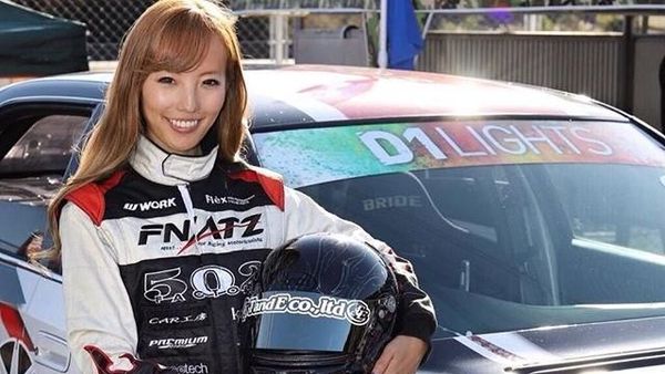 Foto: Liburannya Pembalap Cantik Jepang, Awano Kisaragi