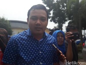 Anaknya Diperiksa Jadi Saksi Jalan Gubeng Ambles, Risma Belum Mau Komentar Anaknya Diperiksa Jadi Saksi Jalan Gubeng Ambles, Risma Belum Mau Komentar