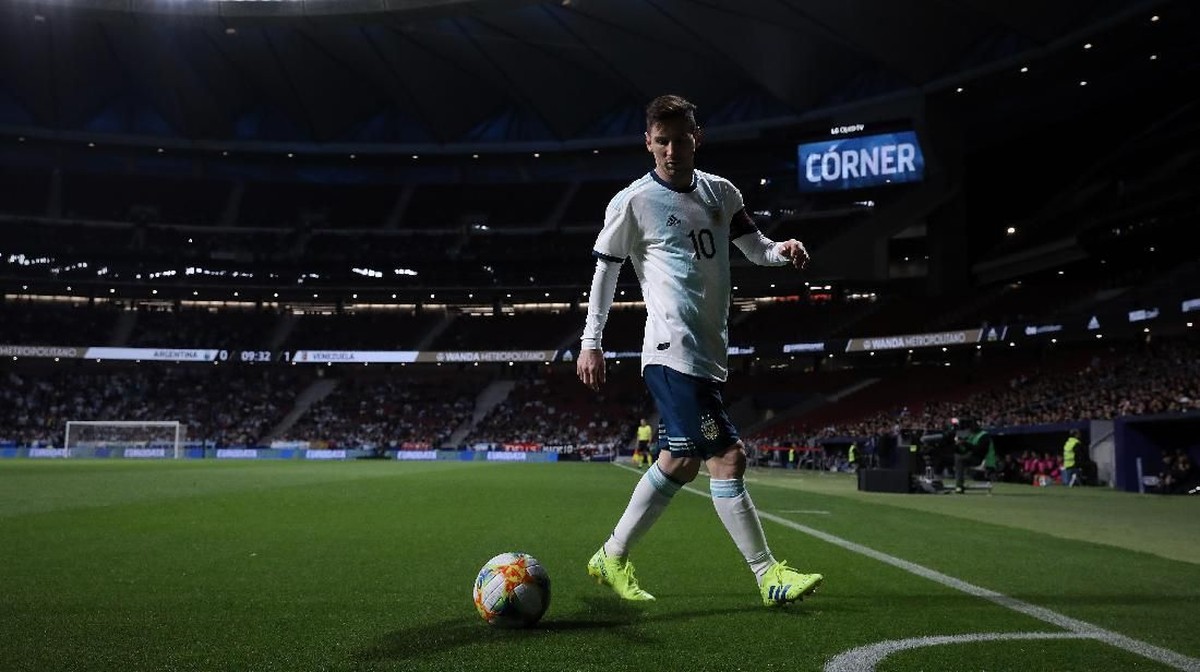 Argentina mesti meningkatkan performa pemain-pemain lain, bukannya Lionel Messi. (Foto: Gonzalo Arroyo Moreno / Getty Images)