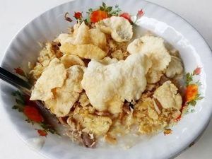 Cara Bikin Bubur Ayam Enak dan Gurih dari Penjual Bubur Kaki Lima
