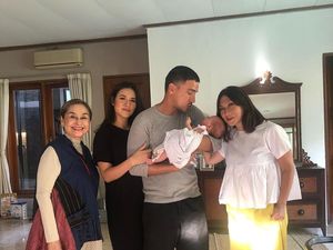 Baby Zalina Foto Kopian Ayah Hamish atau Bunda Raisa Ya? Baby Zalina Foto Kopian Ayah Hamish atau Bunda Raisa Ya?