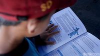 Mengintip Asyiknya Anak-anak Membaca di Kapal Bahtera Seva III