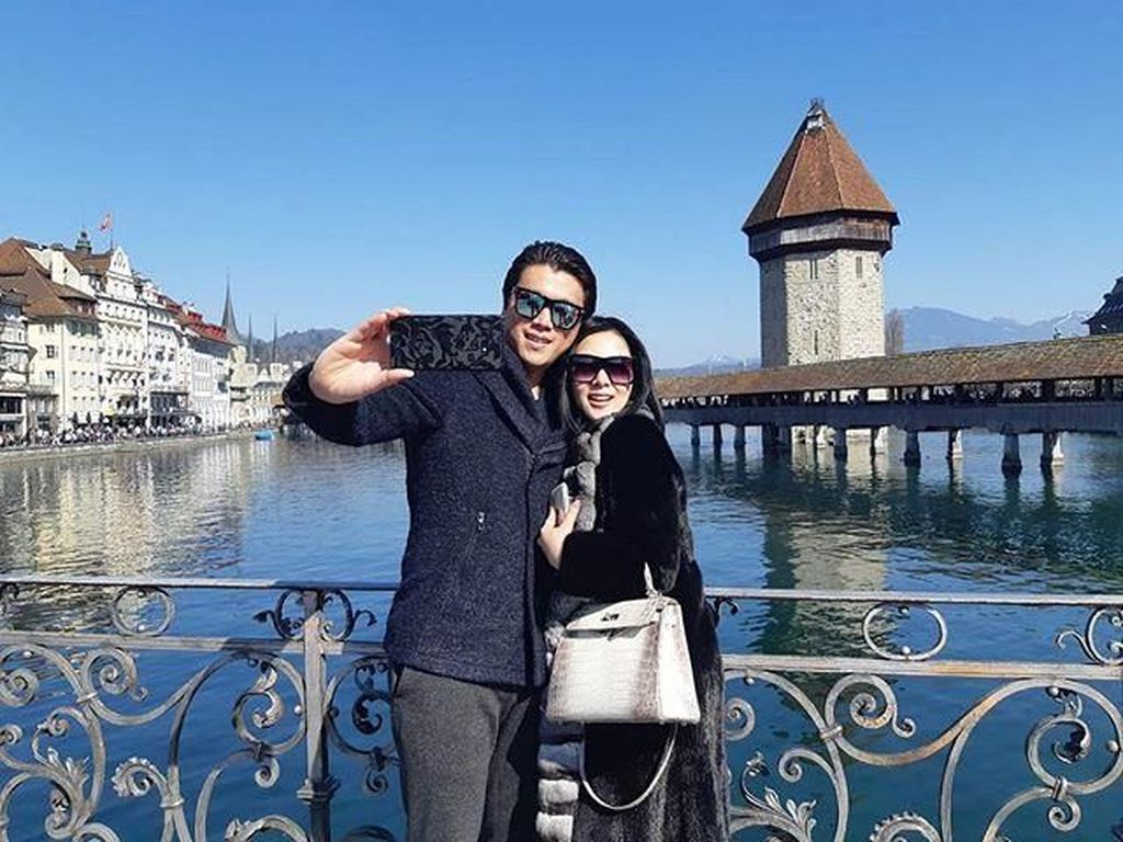Pakai Mantel Bulu, Syahrini Diprotes Keras Komunitas Peduli Satwa Pakai Mantel Bulu, Syahrini Diprotes Keras Komunitas Peduli Satwa