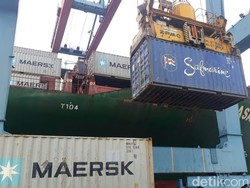 Kapal Raksasa Angkut Kopi hingga Nanas Lampung ke Mancanegara