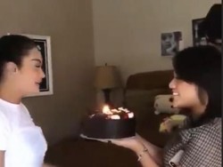 Kejutan! Aurel dan Azriel Datang Bawa Kue Ultah, Krisdayanti Menangis