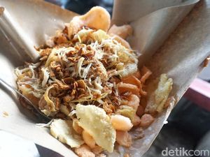 Lembut Gurih Bubur Ayam Landmark Jadi Favorit di Kawasan Sudirman