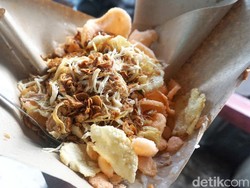 Lembut Gurih Bubur Ayam Landmark Jadi Favorit di Kawasan Sudirman