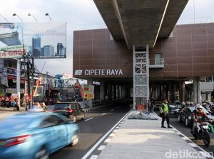 Kisah Sedih Pedagang Bakso di Balik Megahnya MRT Jakarta