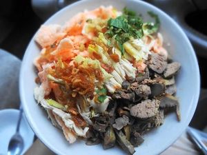 5 Bubur Ayam Gerobakan Paling Hits, Belinya Harus Antre 5 Bubur Ayam Gerobakan Paling Hits, Belinya Harus Antre