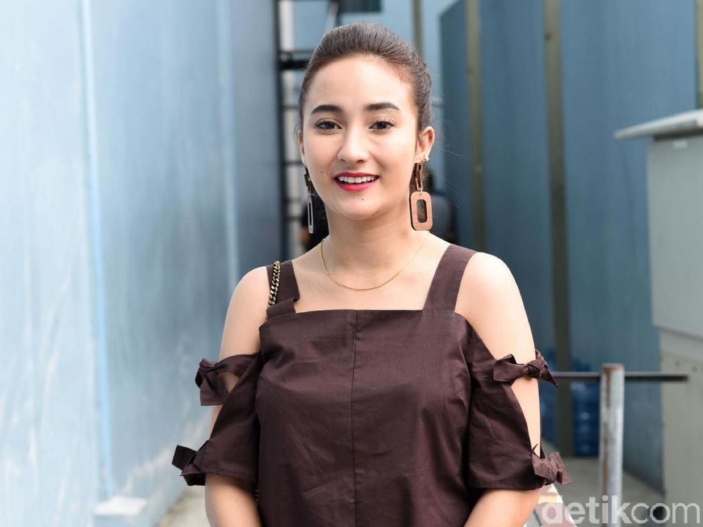 Masih Sayang, Naomi Zaskia Kesal Diprank Putus oleh Sule Masih Sayang, Naomi Zaskia Kesal Diprank Putus oleh Sule